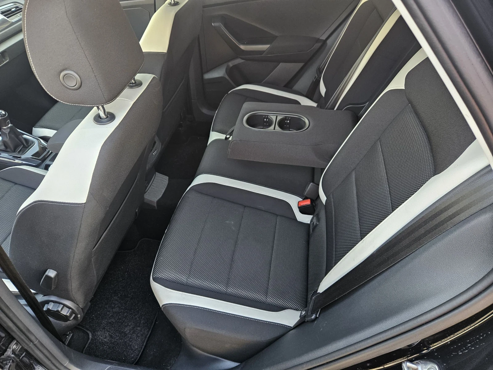 VW T-Roc 1.5TSI/DIGITAL/FULL LED/NAVI/KAMERA/PANORAMA, снимка 12 - Автомобили и джипове - 53807499