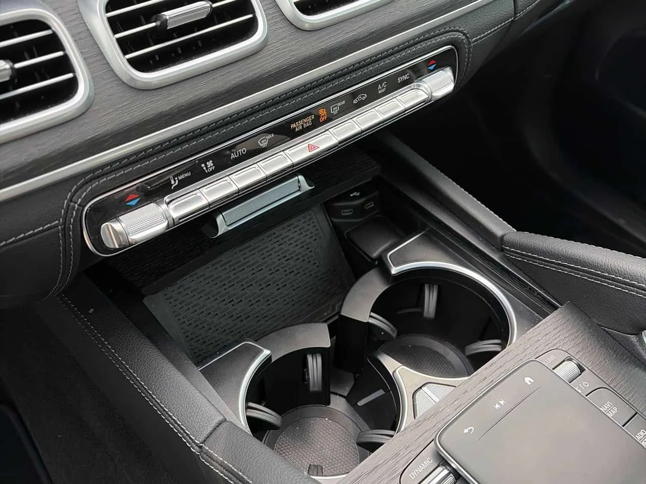 Mercedes-Benz GLE 350 4MATIC SUV/HUD/ПАНОРАМА/360/ОБДУХВАНЕ, снимка 11 - Автомобили и джипове - 54161133