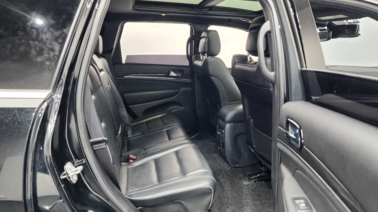 Jeep Grand cherokee OVERLAND, снимка 8 - Автомобили и джипове - 54566632