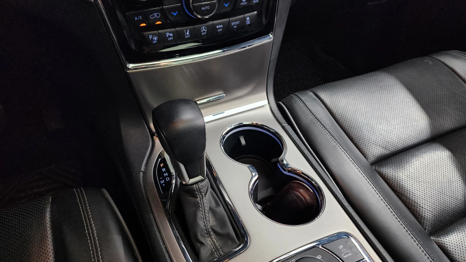 Jeep Grand cherokee OVERLAND, снимка 7 - Автомобили и джипове - 54566632