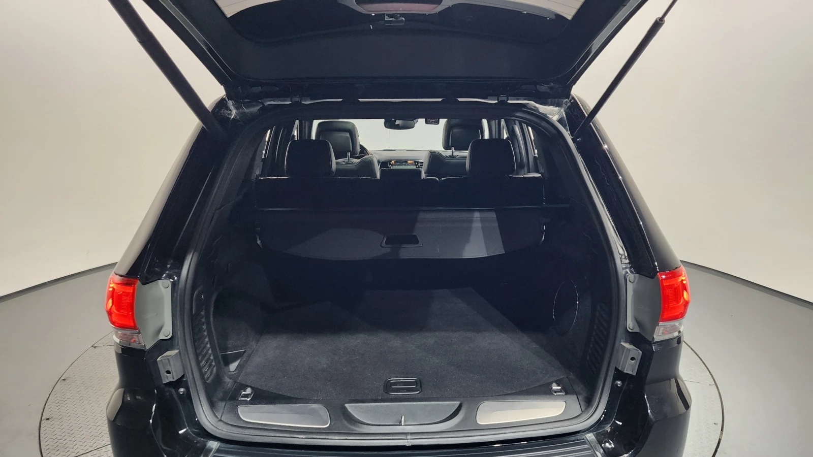 Jeep Grand cherokee OVERLAND, снимка 13 - Автомобили и джипове - 54566632