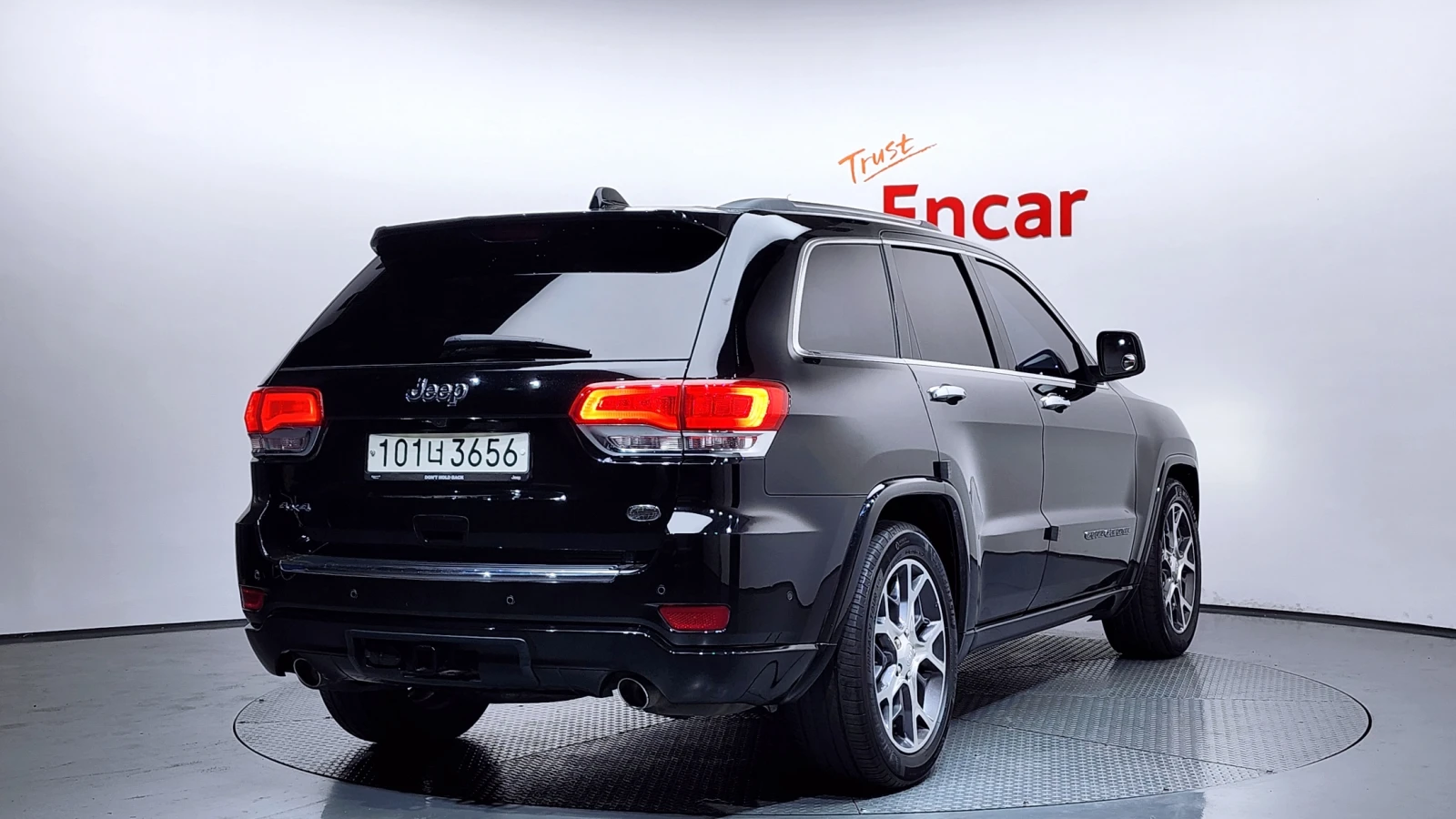 Jeep Grand cherokee OVERLAND, снимка 2 - Автомобили и джипове - 54566632