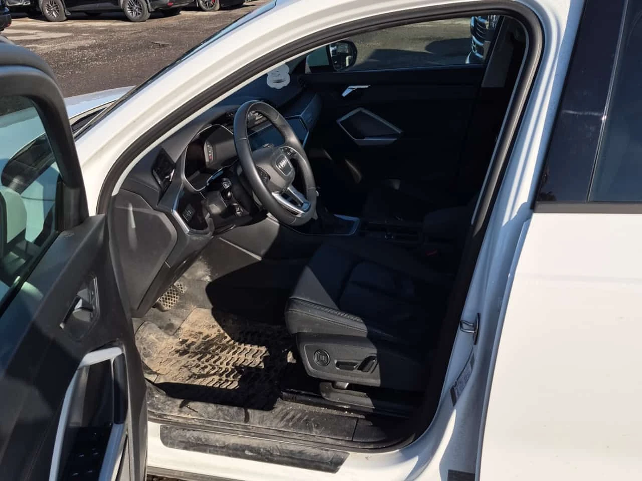 Audi Q3 * CARFAX * ПАНОРАМА * 2 КЛЮЧА * АВТОКРЕДИТ * , снимка 7 - Автомобили и джипове - 54844948