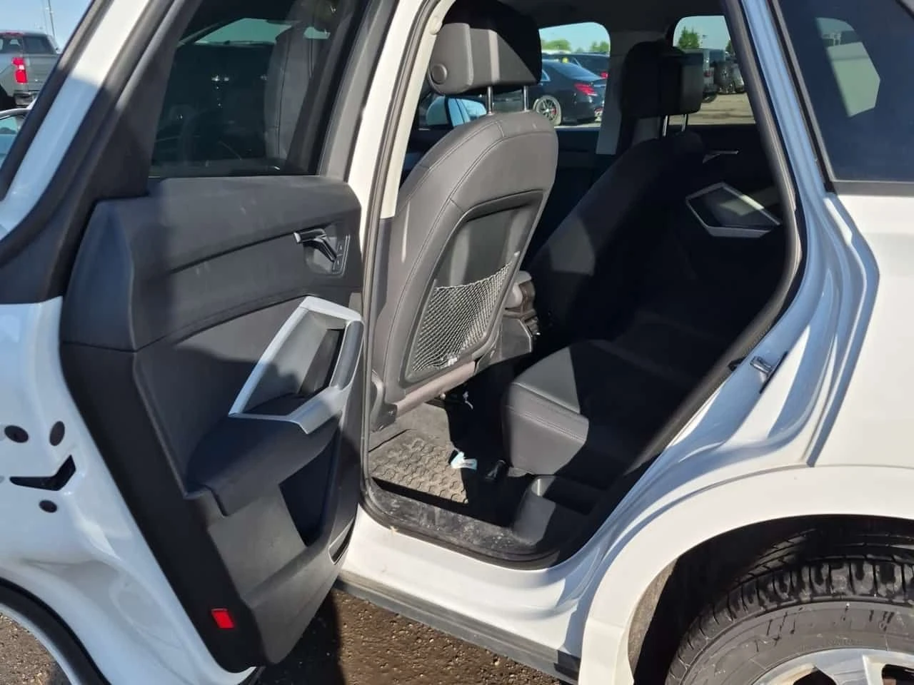 Audi Q3 * CARFAX * ПАНОРАМА * 2 КЛЮЧА * АВТОКРЕДИТ * , снимка 11 - Автомобили и джипове - 54844948