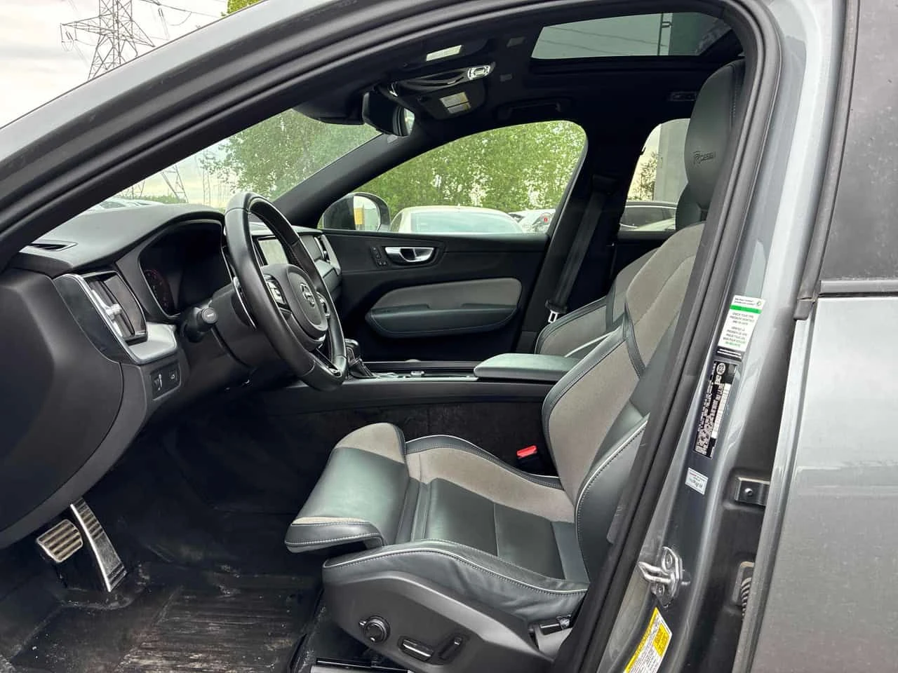 Volvo XC60 * R Design * АВТОКРЕДИТ БЕЗ ПЪРВОНАЧАЛНА ВНОСКА* , снимка 12 - Автомобили и джипове - 55442239