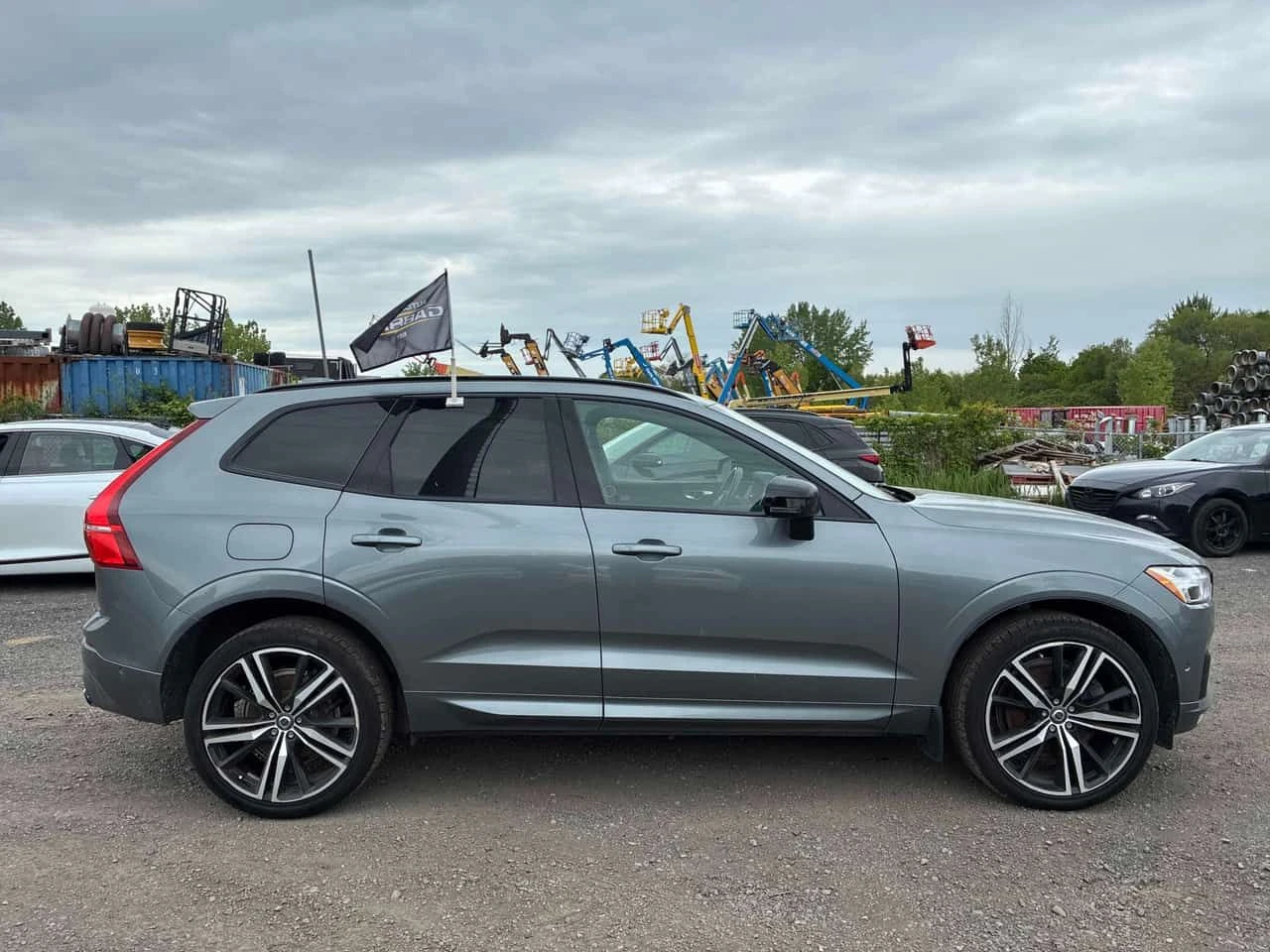 Volvo XC60 * R Design * АВТОКРЕДИТ БЕЗ ПЪРВОНАЧАЛНА ВНОСКА* , снимка 3 - Автомобили и джипове - 55442239