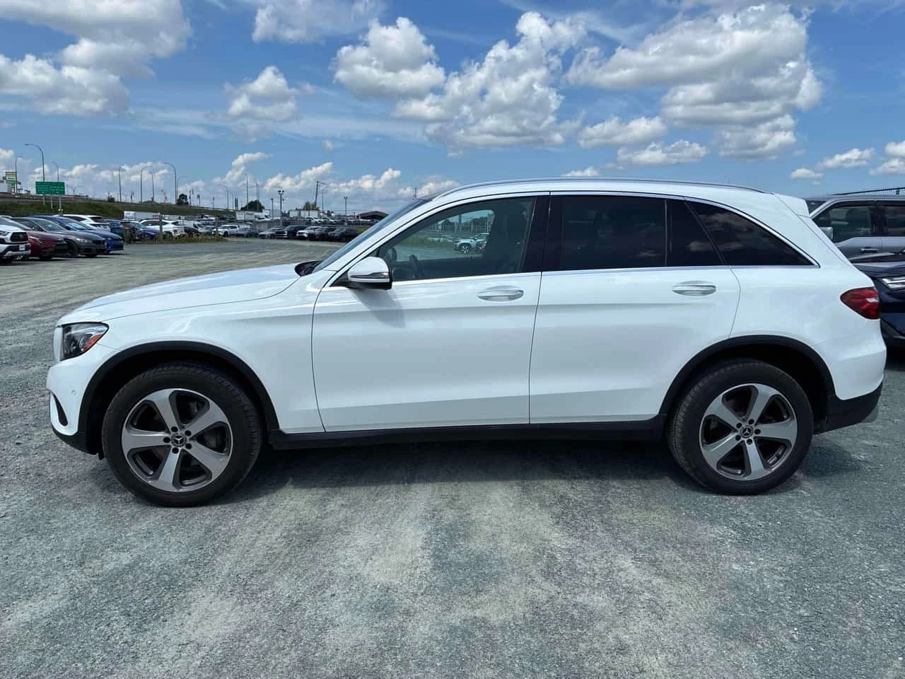 Mercedes-Benz GLC 300 4MATIC * ГЛАВНО ПРЕДСТАВИТЕЛСТВО НА TOYOTA* , снимка 3 - Автомобили и джипове - 55768662