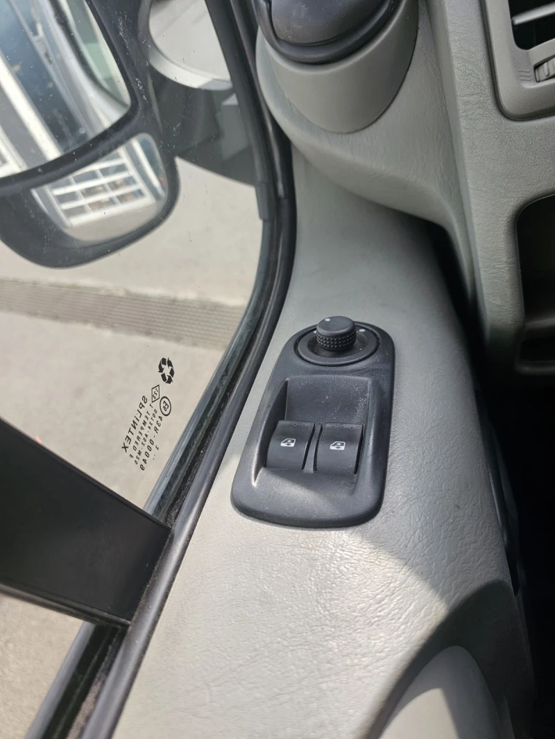 Renault Trafic 2.0 dCi 115 hp, снимка 11 - Бусове и автобуси - 53344709