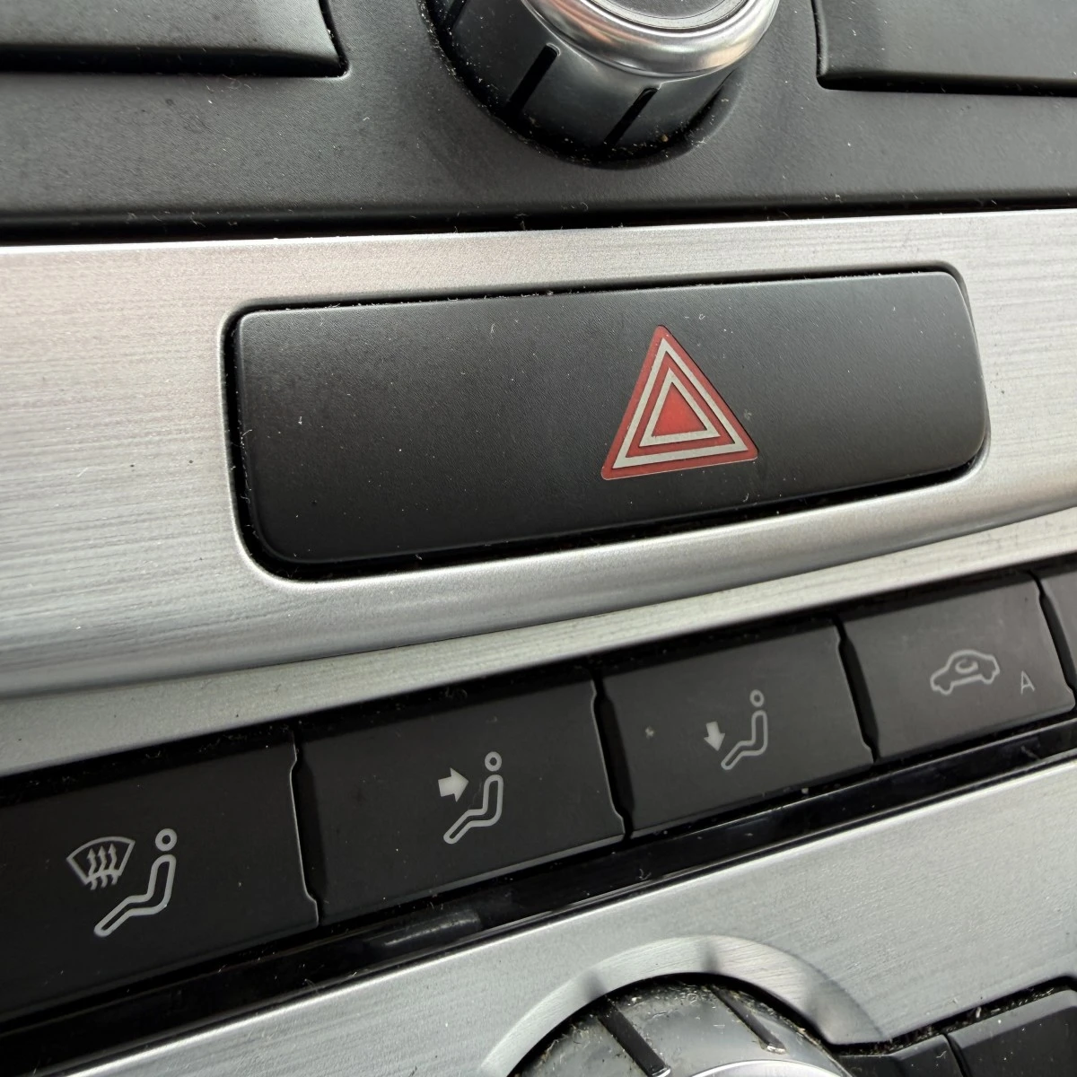 Бутон за аварийни светлини VW Passat CC 2014 3C8953509