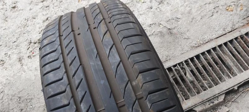 Гуми Летни 225/40R18, снимка 2 - Гуми и джанти - 33439074