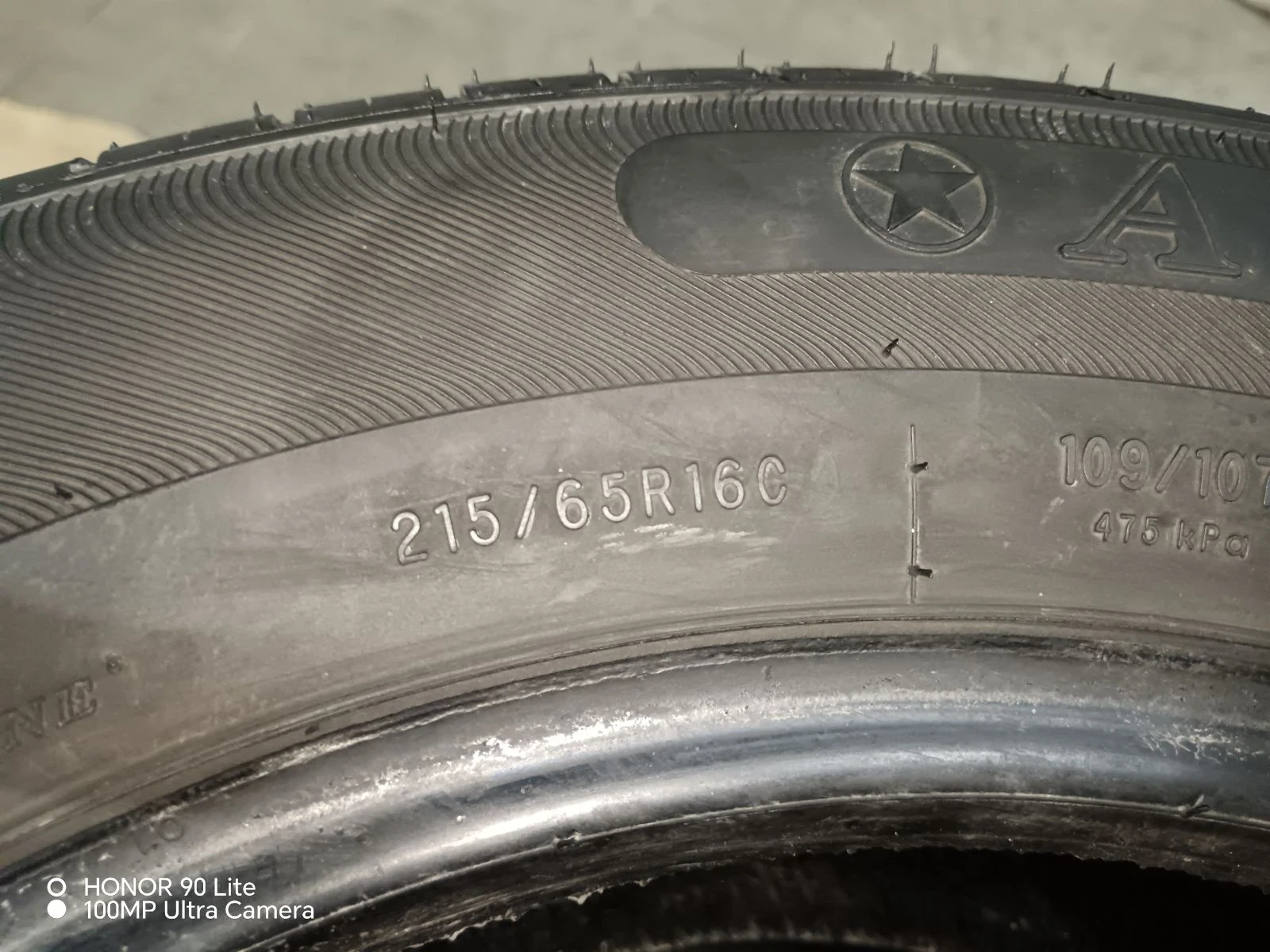 Гуми Летни 215/65R16, снимка 2 - Гуми и джанти - 54486892