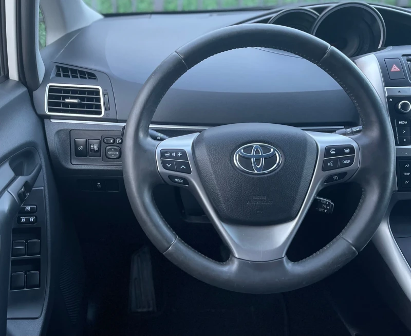 Toyota Verso 1.6 D4D FACELIFT Напълно обслужена !, снимка 15 - Автомобили и джипове - 47655484