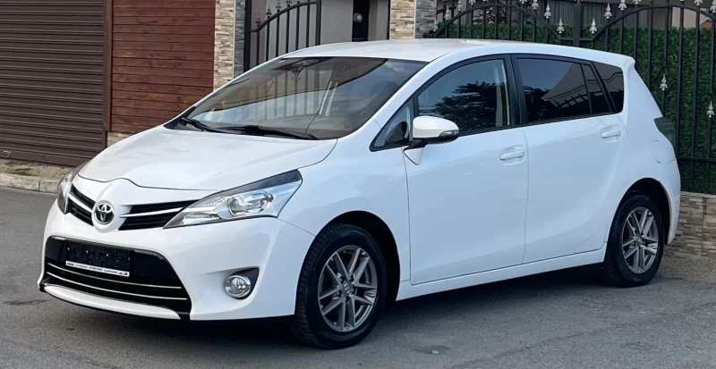 Toyota Verso 1.6 D4D FACELIFT Напълно обслужена !, снимка 1 - Автомобили и джипове - 47655484