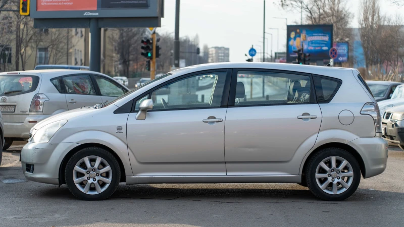 Toyota Corolla verso, снимка 2 - Автомобили и джипове - 49117894