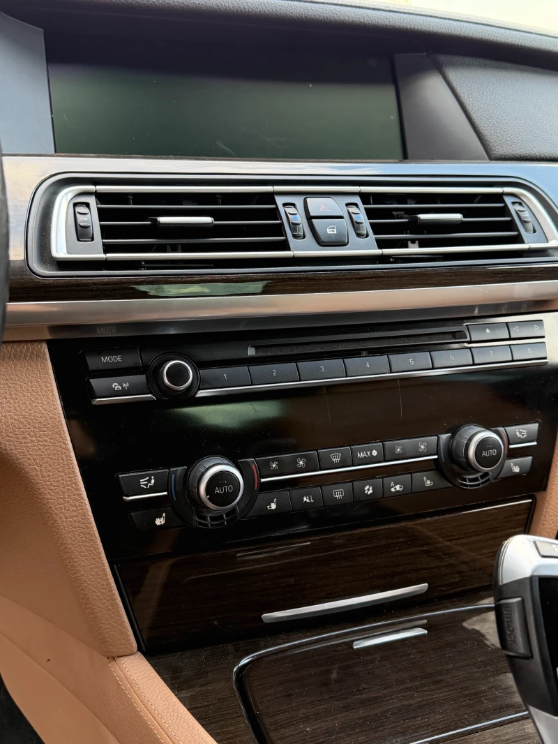 BMW 750 Li XDrive, снимка 11 - Автомобили и джипове - 52489342