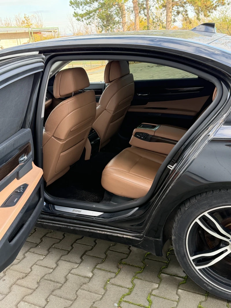 BMW 750 Li XDrive, снимка 14 - Автомобили и джипове - 52489342