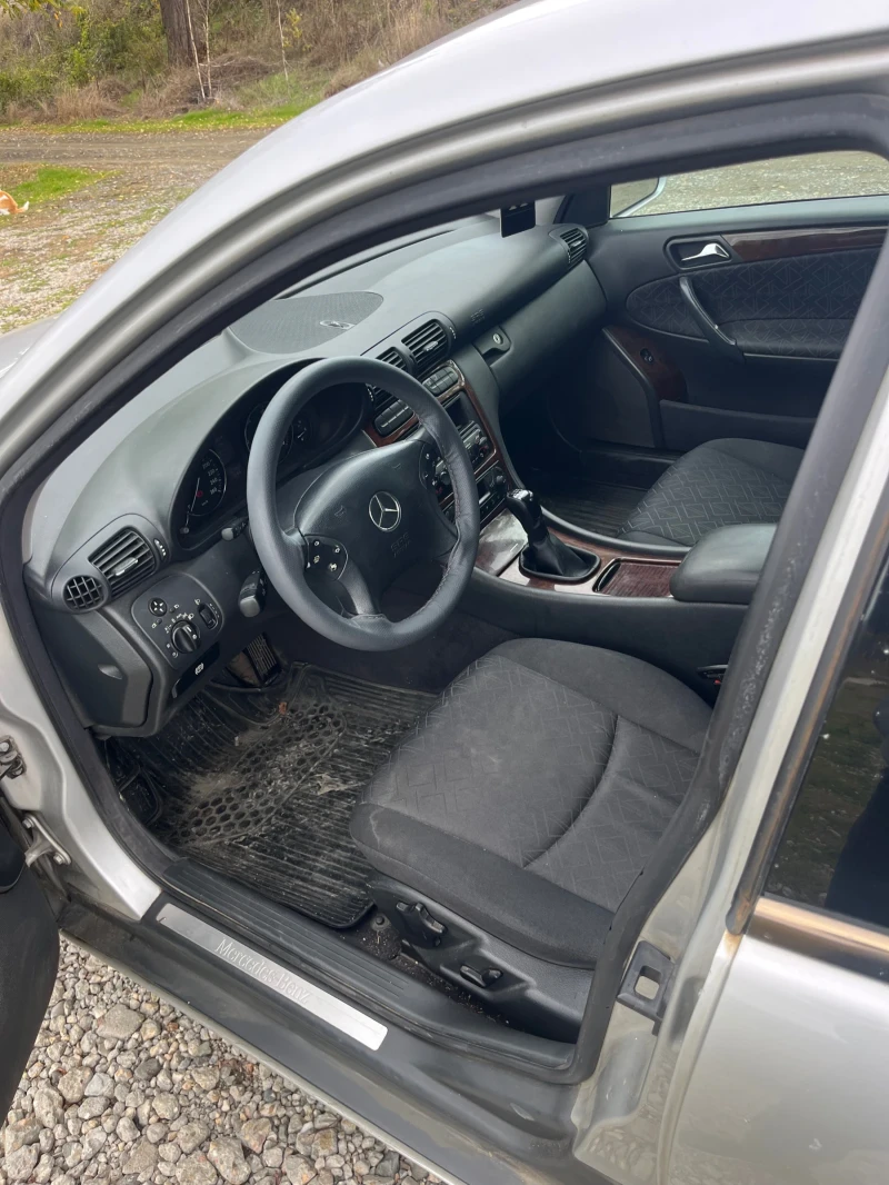 Mercedes-Benz C 220, снимка 4 - Автомобили и джипове - 52673955