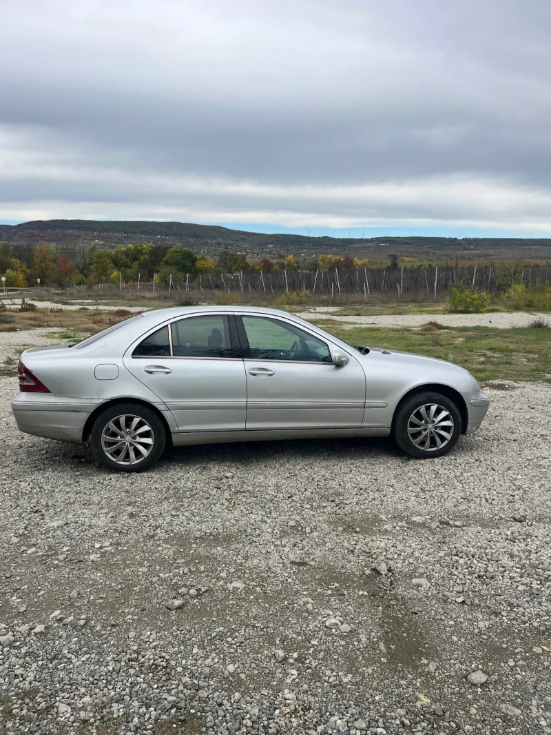 Mercedes-Benz C 220, снимка 3 - Автомобили и джипове - 52673955