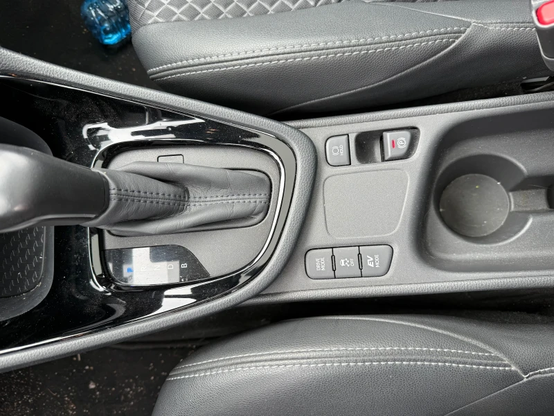 Toyota Yaris 1.5 Hybrid/Панорама/JBL, снимка 8 - Автомобили и джипове - 53260032