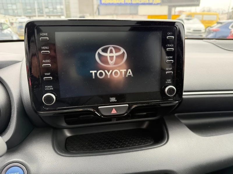 Toyota Yaris 1.5 Hybrid/Панорама/JBL, снимка 11 - Автомобили и джипове - 53260032