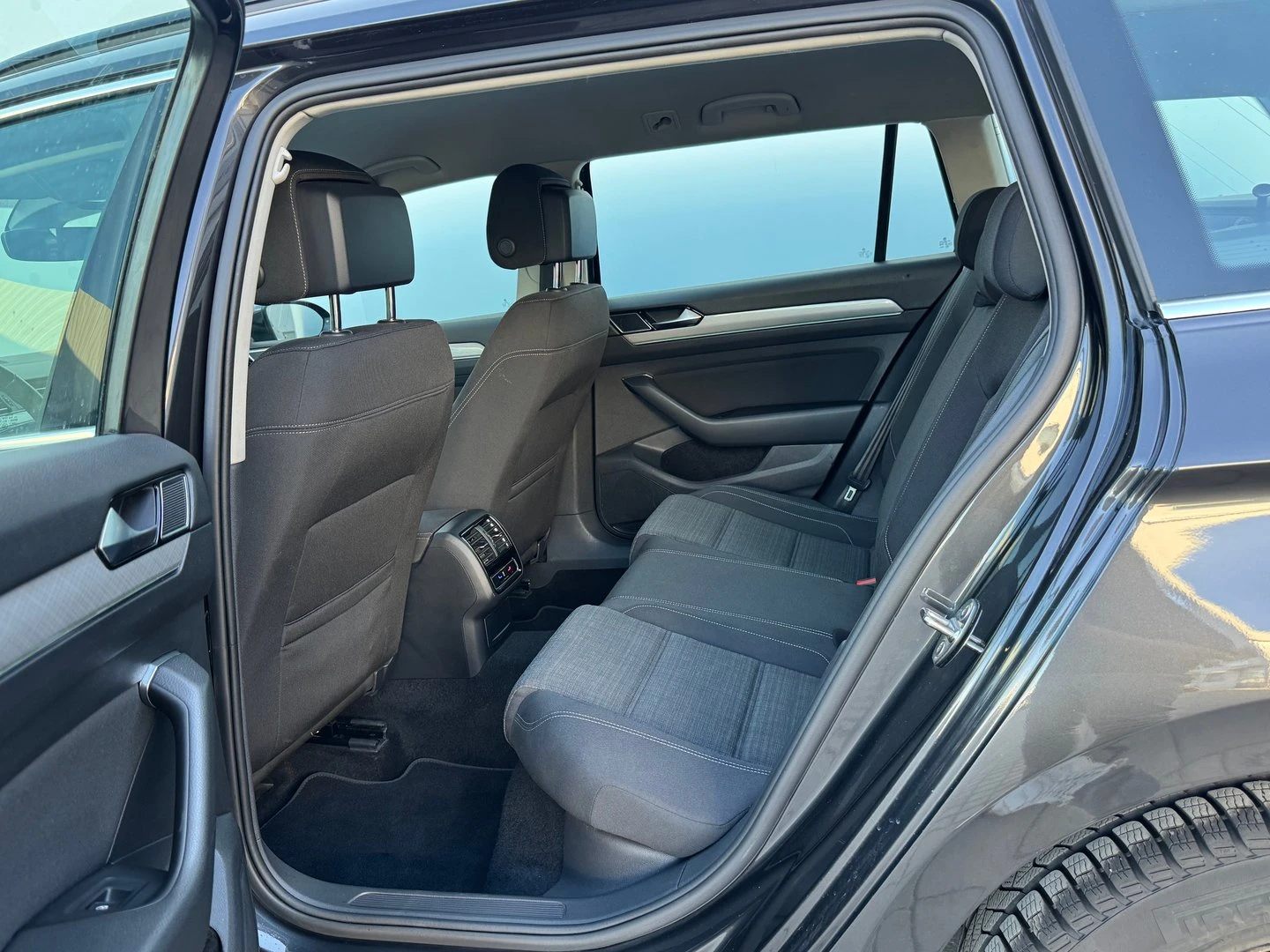 VW Passat Business 2.0 TDI SCR DSG - изображение 8