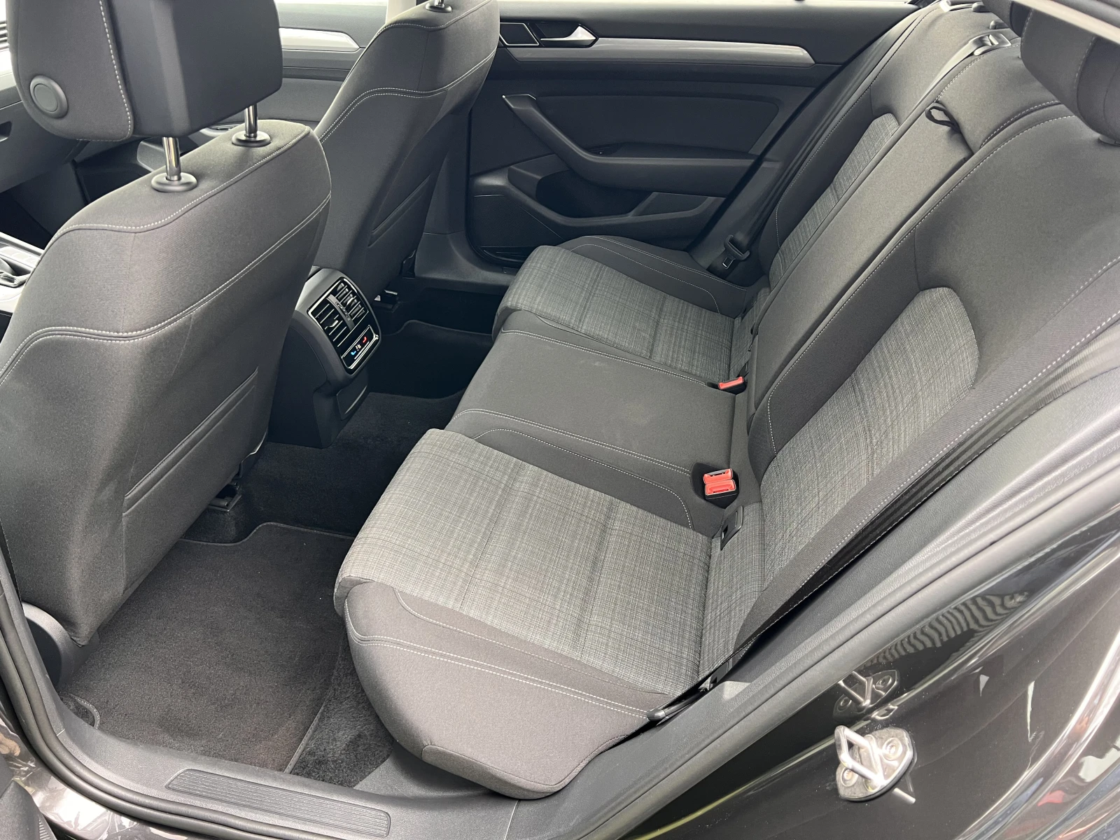 VW Passat BUSINESS/2.0TDI/150k.c./7-DSG/ГАРАНЦИЯ - изображение 10