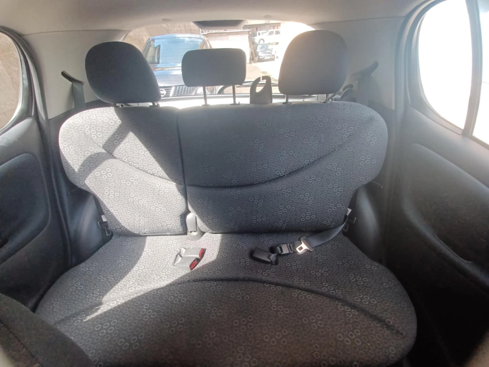 Toyota Yaris 1.3 - изображение 7
