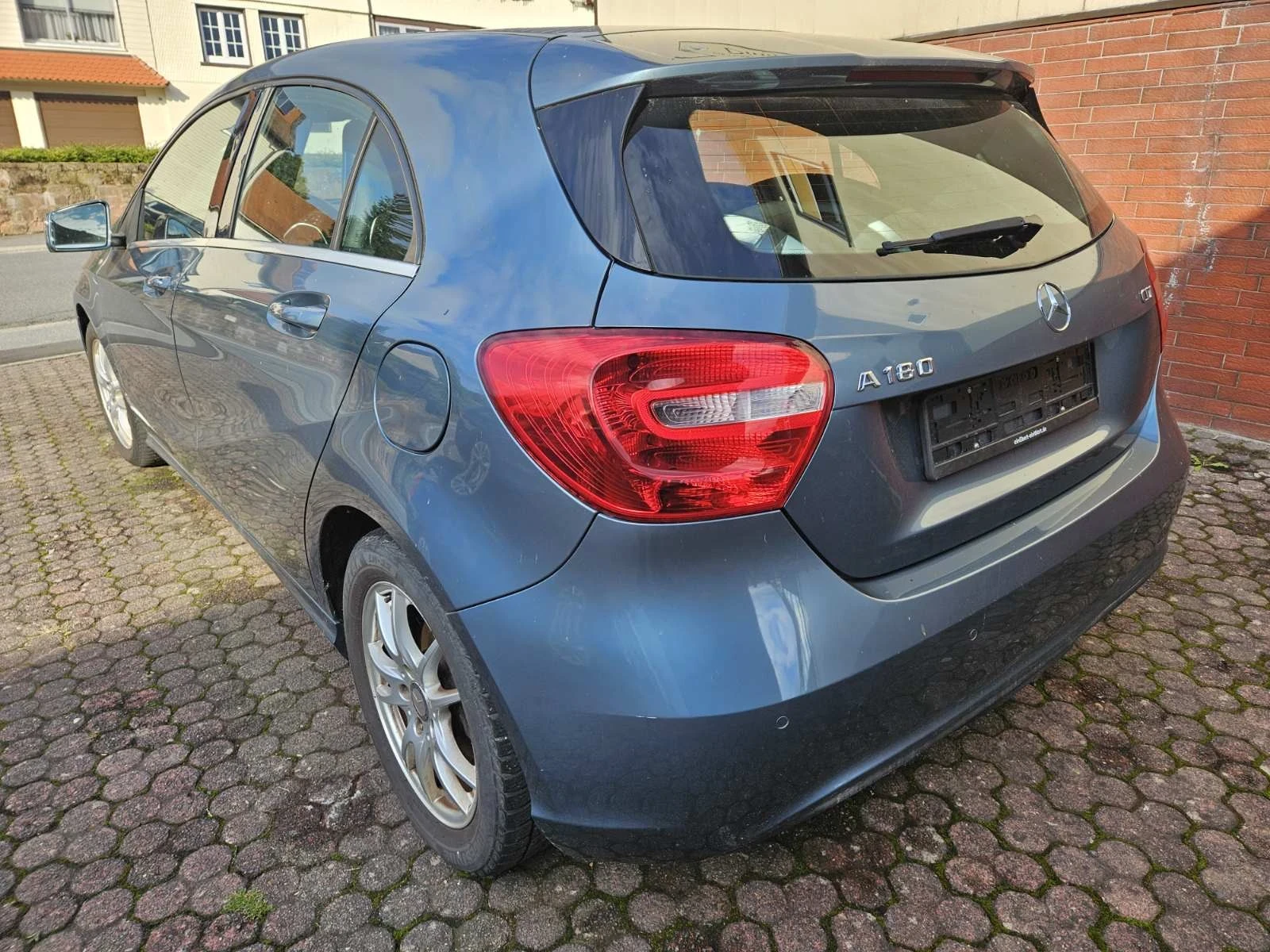 Mercedes-Benz A 180 Лек - изображение 4