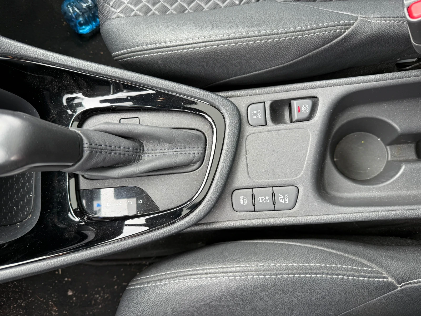 Toyota Yaris 1.5 Hybrid/Панорама/JBL - изображение 8