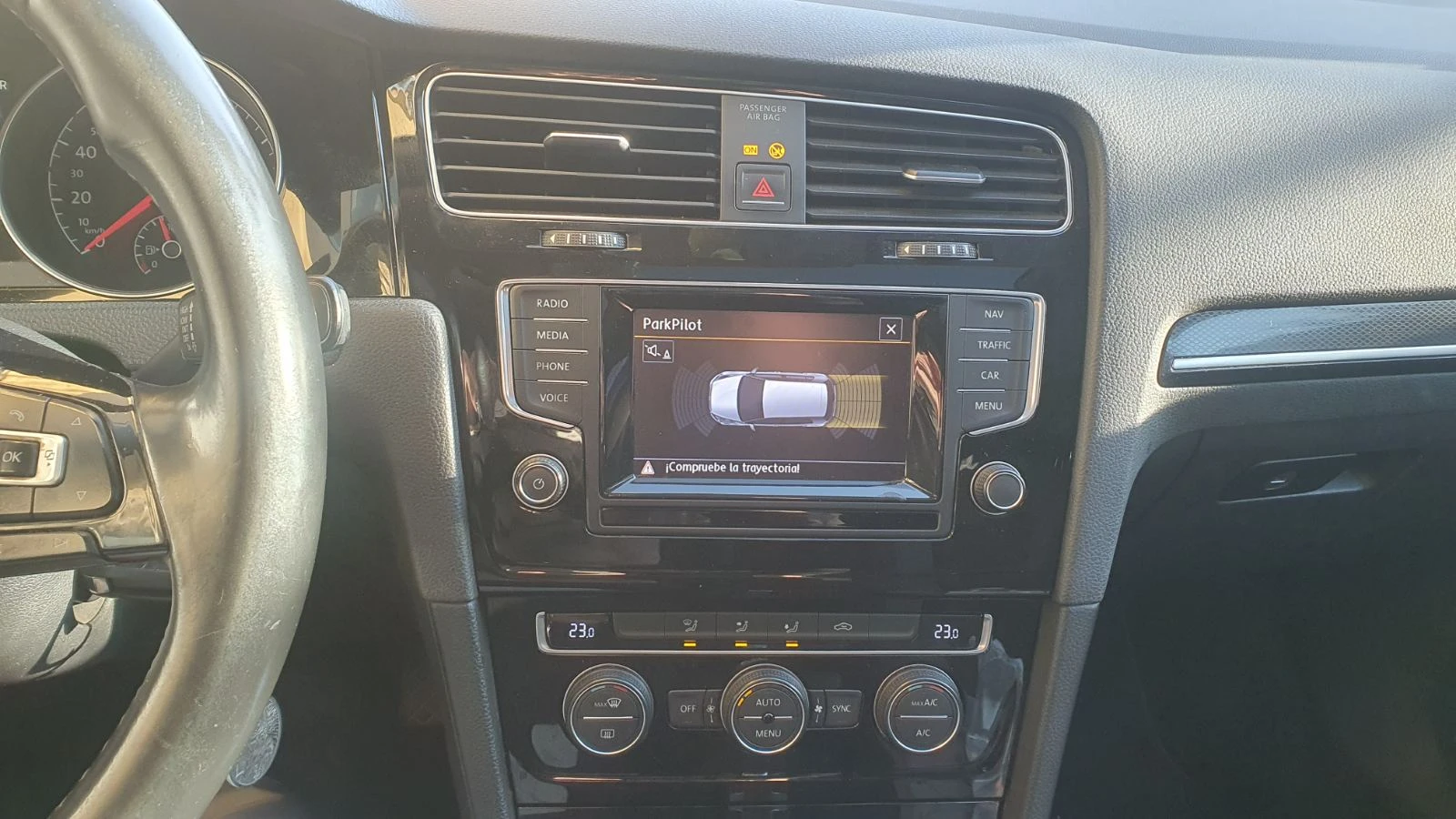 VW Golf 1, 4 TGI Highline / Avtomatic 6B, снимка 15 - Автомобили и джипове - 53829313