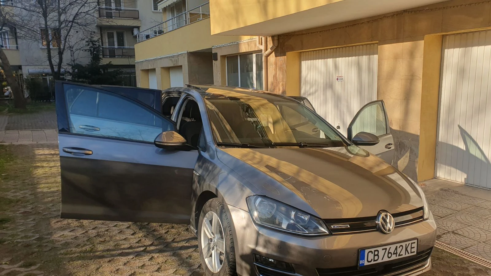 VW Golf 1, 4 TGI Highline / Avtomatic 6B, снимка 2 - Автомобили и джипове - 53829313