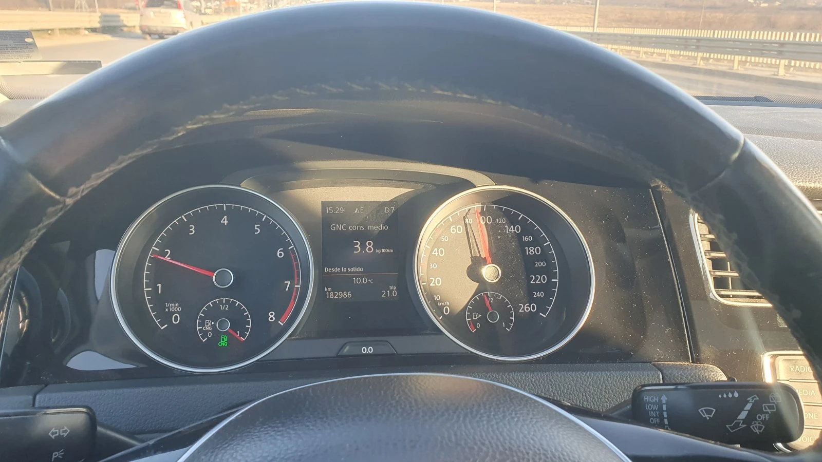 VW Golf 1, 4 TGI Highline / Avtomatic 6B, снимка 14 - Автомобили и джипове - 53829313