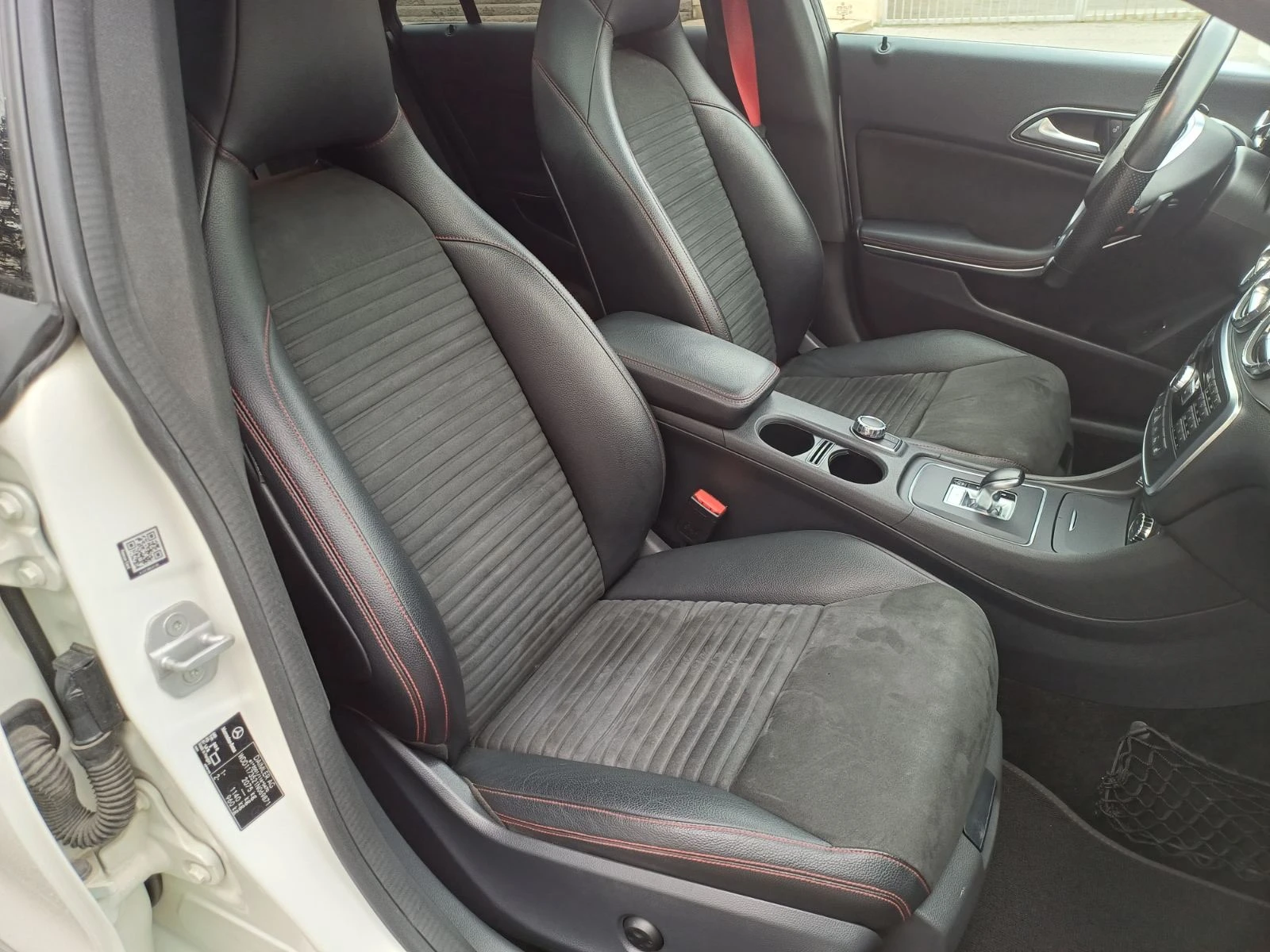 Mercedes-Benz CLA 45 AMG 4Matic , снимка 15 - Автомобили и джипове - 53998204