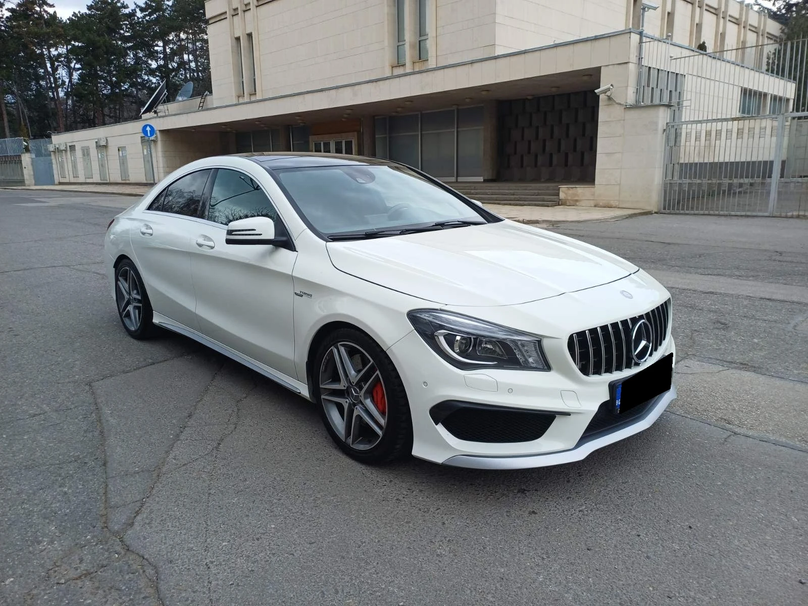 Mercedes-Benz CLA 45 AMG 4Matic , снимка 3 - Автомобили и джипове - 53998204