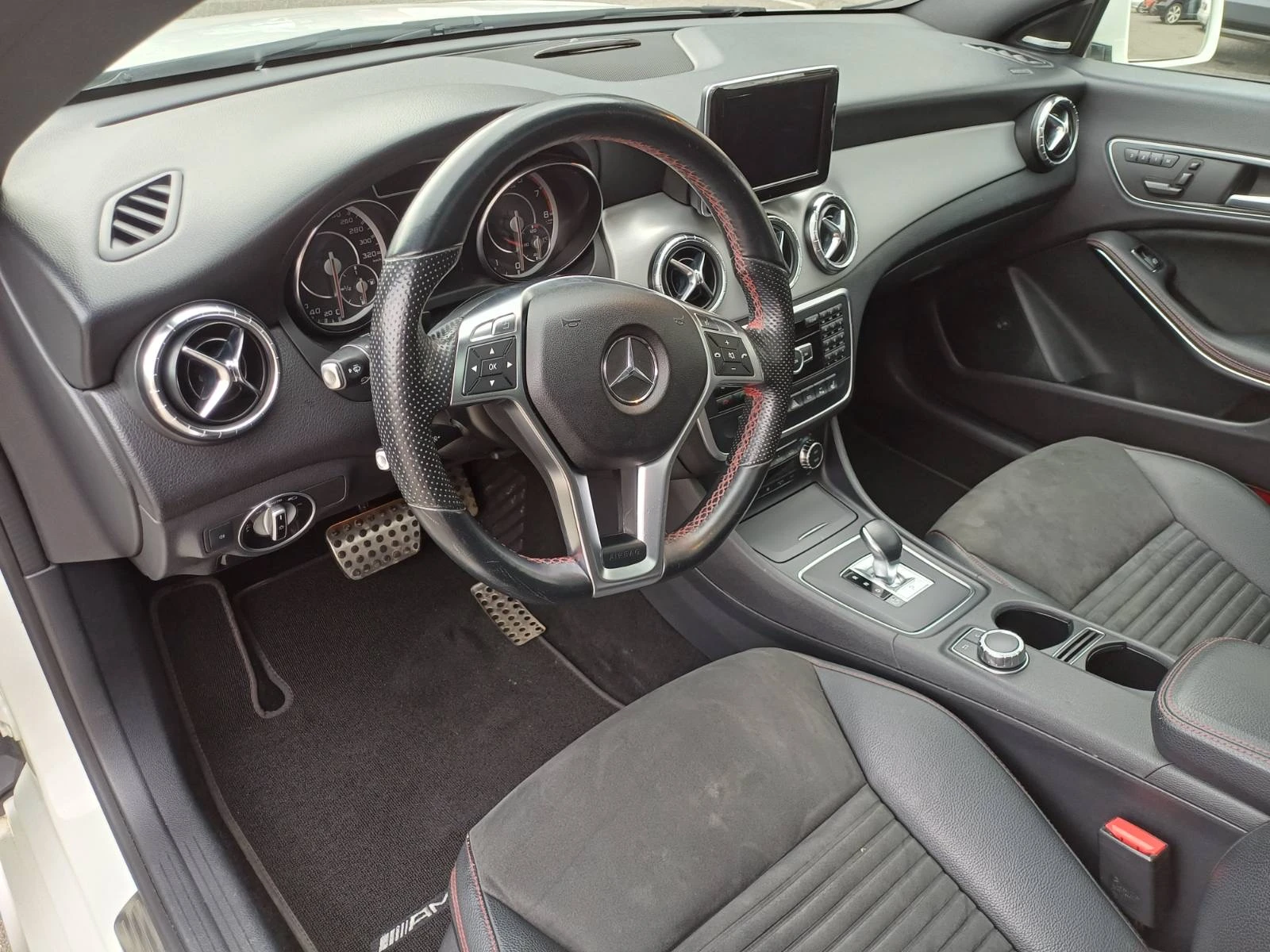 Mercedes-Benz CLA 45 AMG 4Matic , снимка 9 - Автомобили и джипове - 53998204