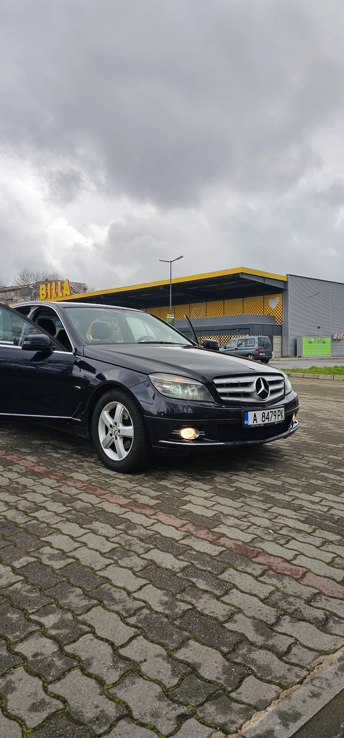 Mercedes-Benz C 220 Ръчка , снимка 2 - Автомобили и джипове - 54017653