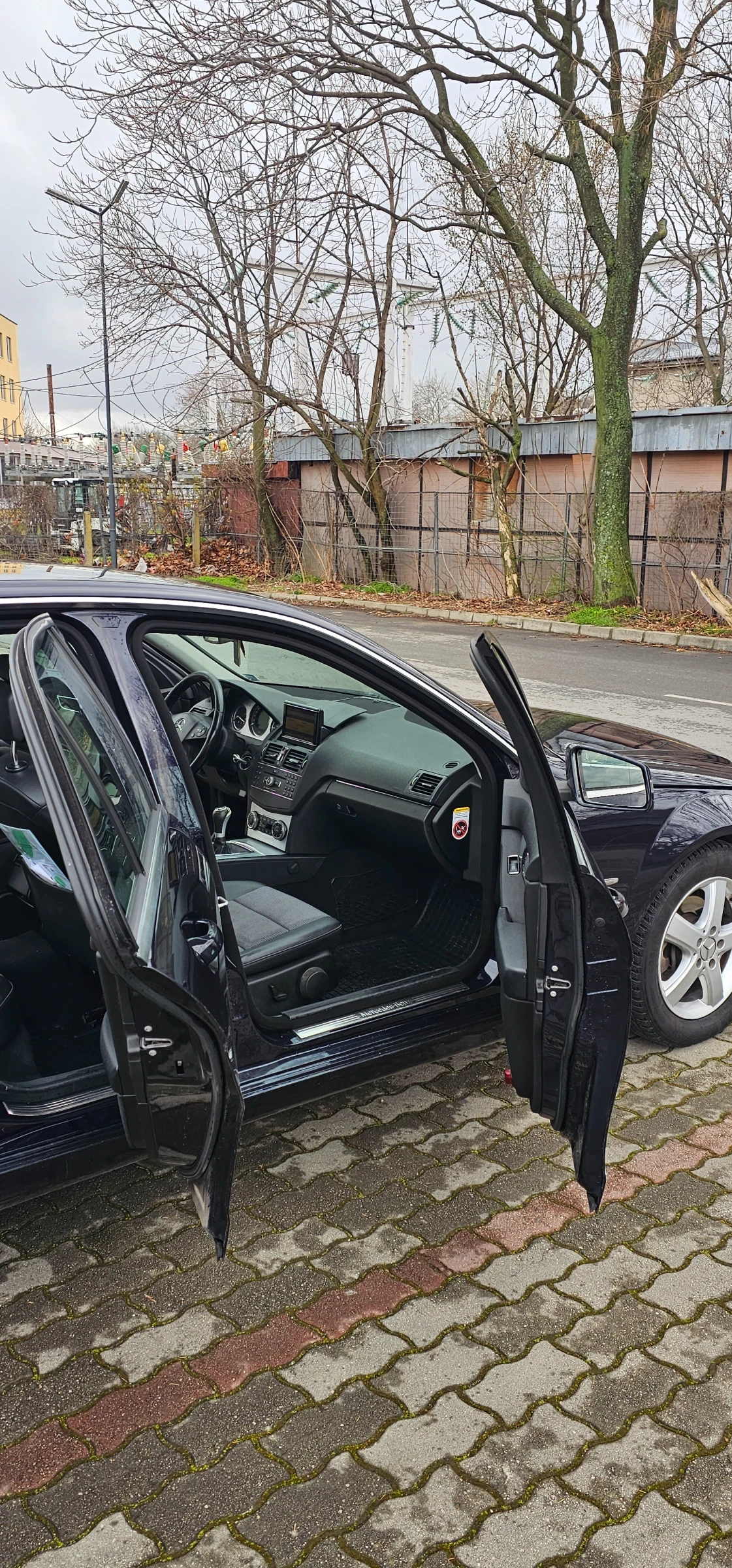 Mercedes-Benz C 220 Ръчка , снимка 4 - Автомобили и джипове - 54017653