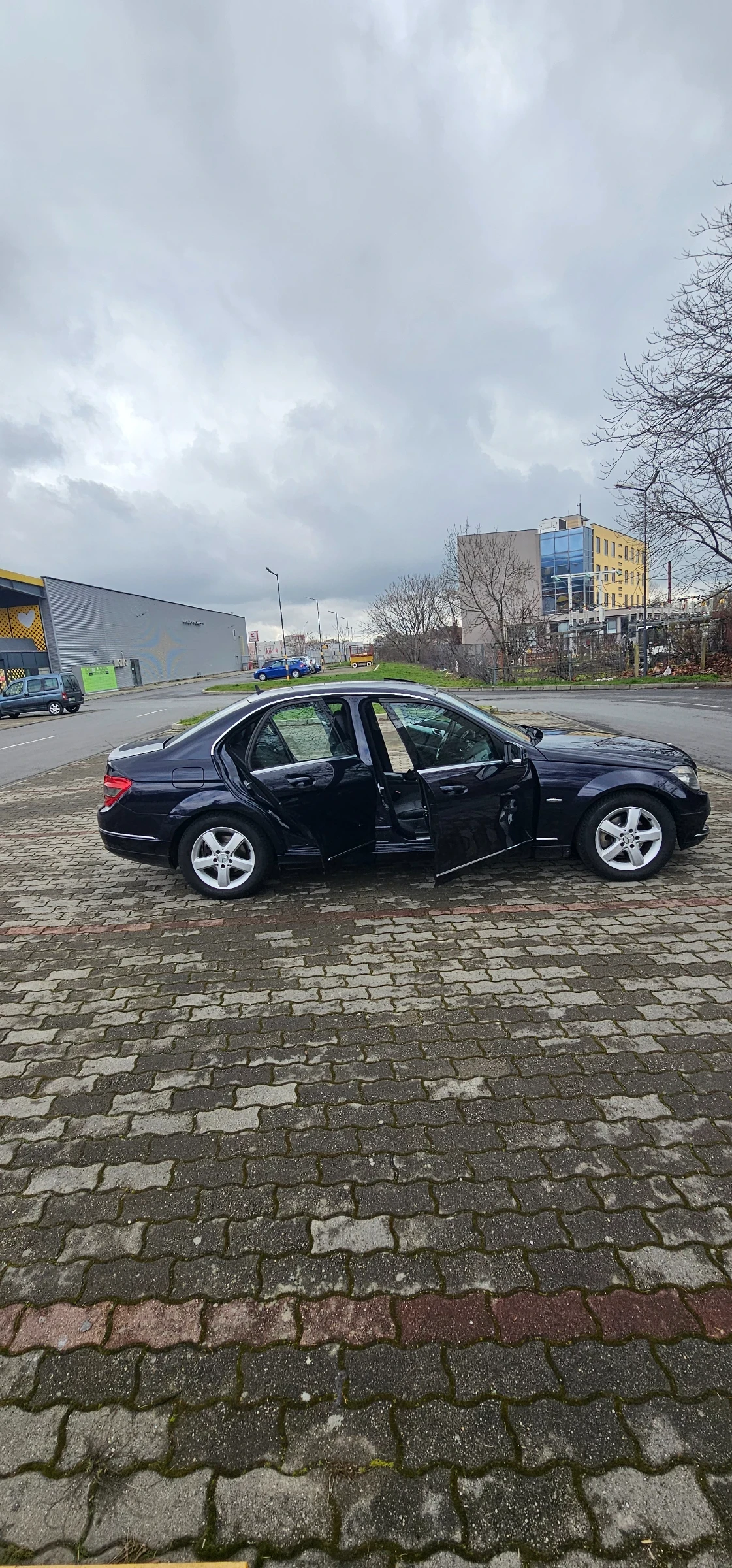 Mercedes-Benz C 220 Ръчка , снимка 5 - Автомобили и джипове - 54017653