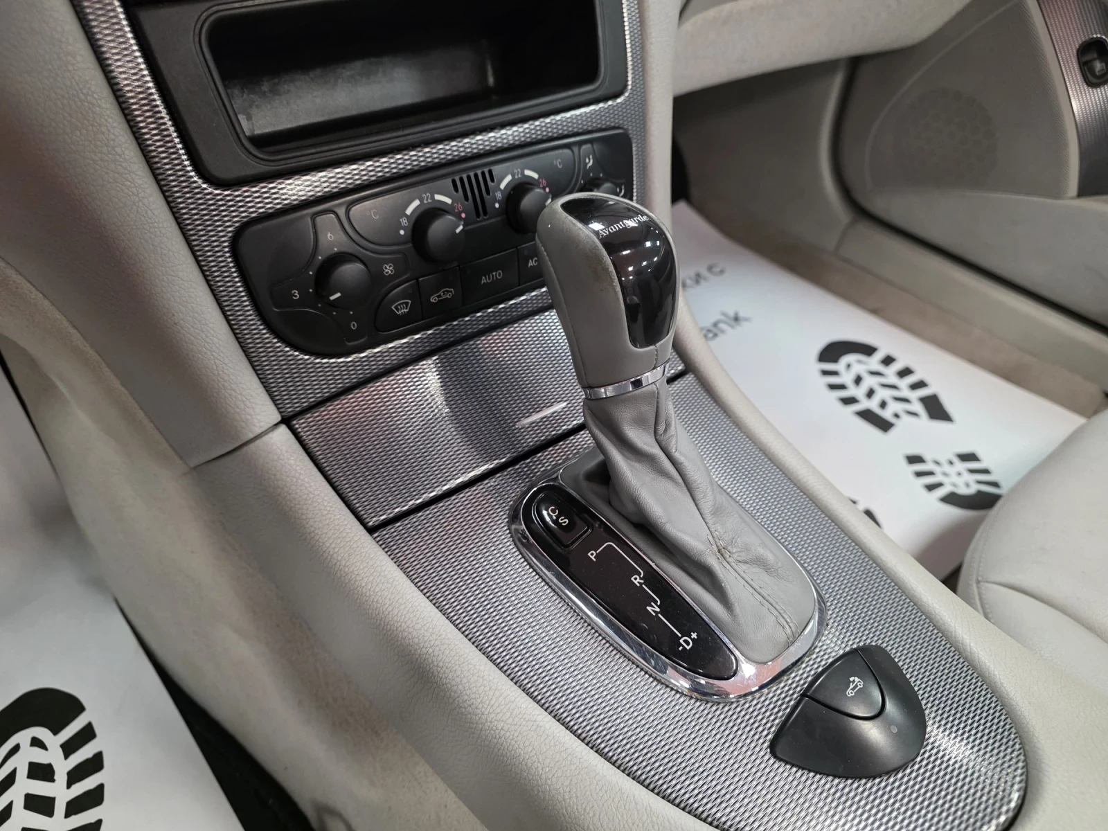 Mercedes-Benz CLK 320 | Avangarde | Cabrio | Напълно обслужен , снимка 9 - Автомобили и джипове - 54386409