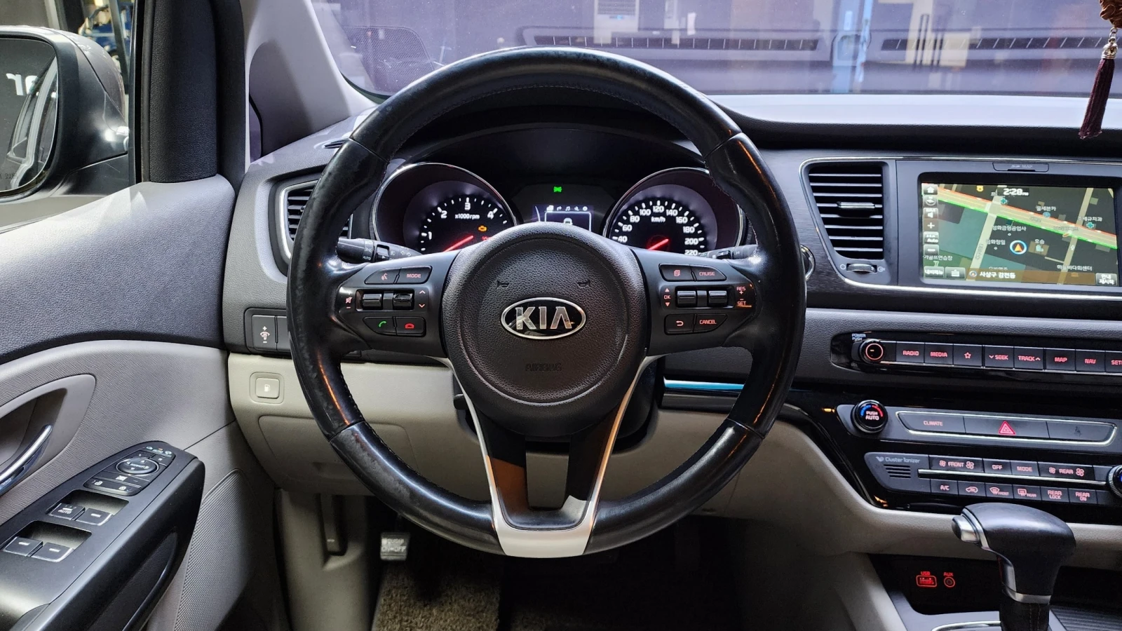 Kia Carnival * 2.2* CRDI* , снимка 11 - Автомобили и джипове - 54895596