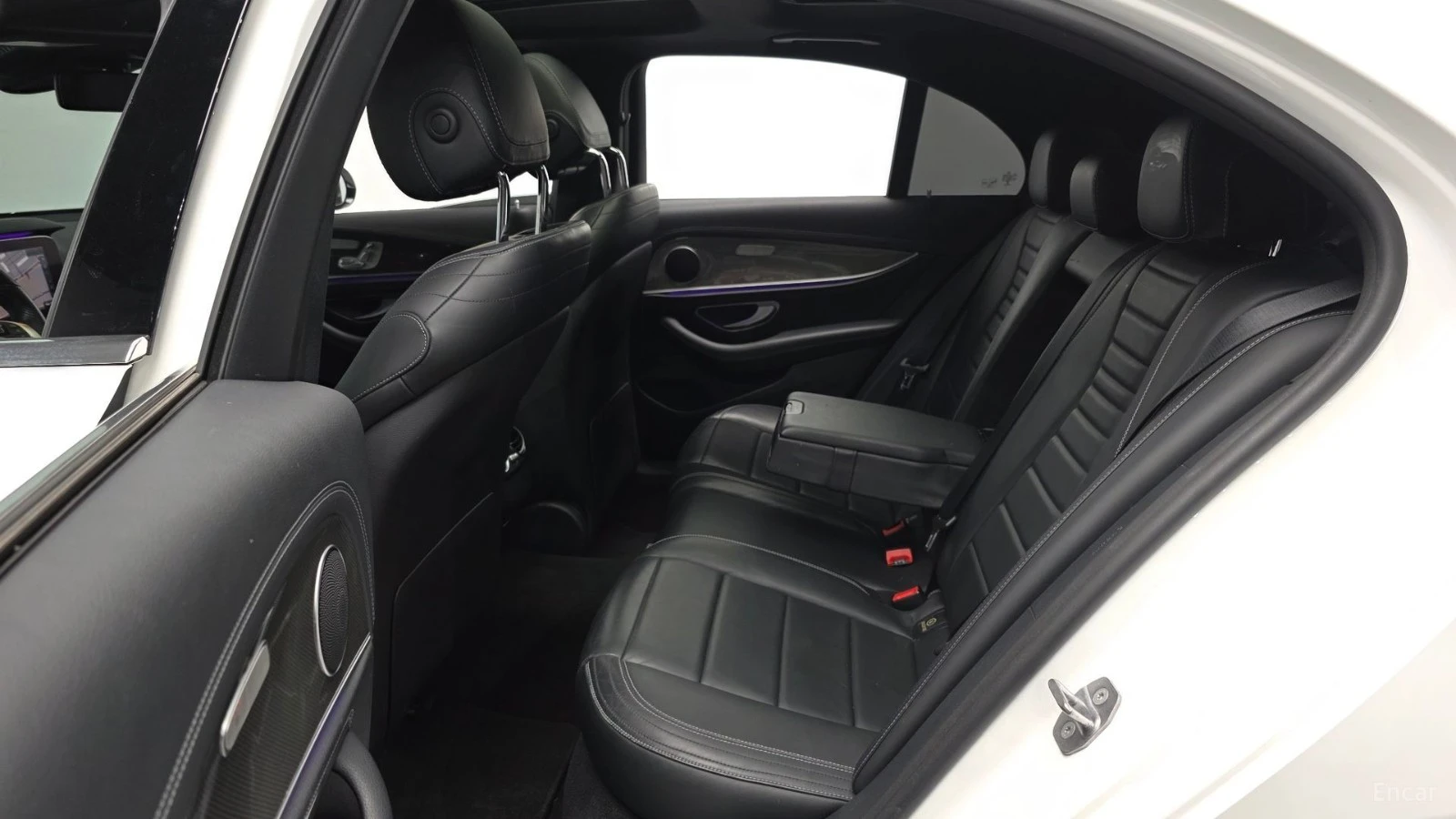 Mercedes-Benz E 300 AMG* 4MATIC* ПОДГРЕВ* КОЖА* ПАНОРАМА* 360* , снимка 10 - Автомобили и джипове - 55502110