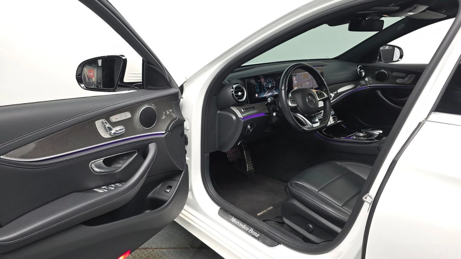 Mercedes-Benz E 300 AMG* 4MATIC* ПОДГРЕВ* КОЖА* ПАНОРАМА* 360* , снимка 9 - Автомобили и джипове - 55502110
