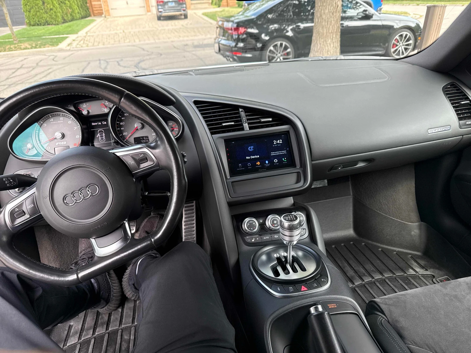 Audi R8 * 4.2L* CARFAX* АВТОКРЕДИТ БЕЗ ПЪРВОНАЧАЛНА ВНОСКА, снимка 9 - Автомобили и джипове - 55885571
