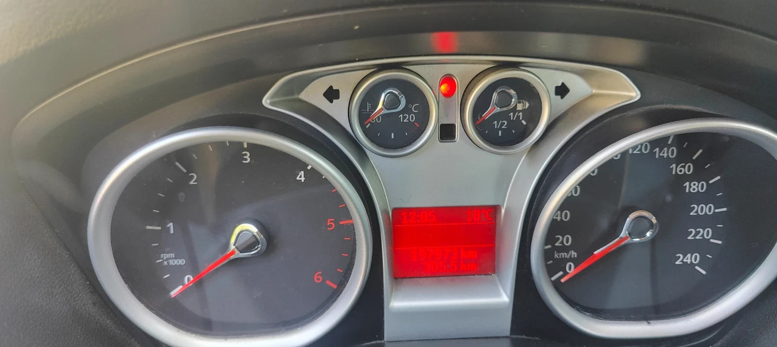 Ford Focus 1.6 TDCi, снимка 8 - Автомобили и джипове - 56336002