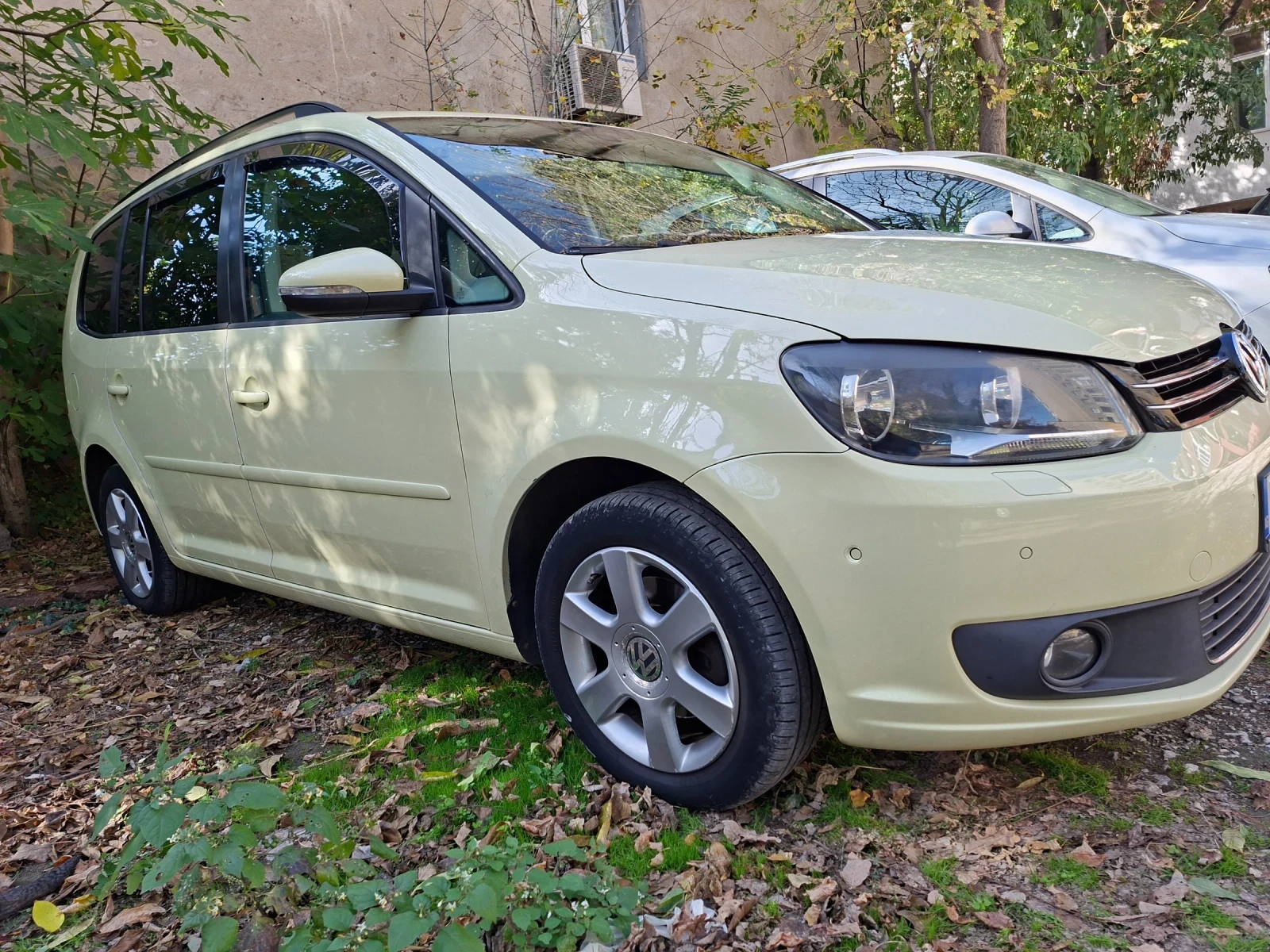 VW Touran, снимка 10 - Автомобили и джипове - 56634662