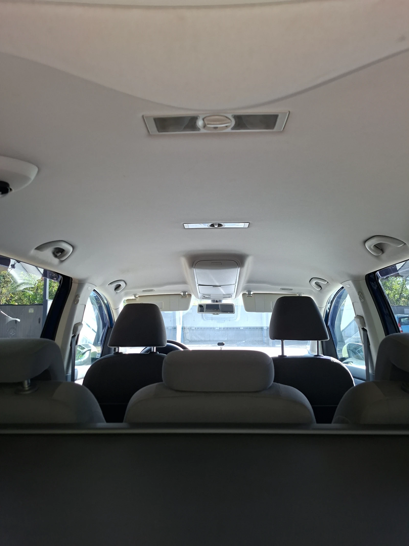 VW Touran, снимка 16 - Автомобили и джипове - 56634662