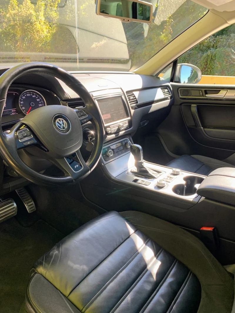 VW Touareg R-Line interior, снимка 10 - Автомобили и джипове - 48017374