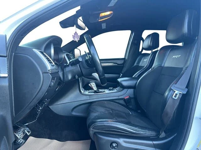 Jeep Grand cherokee SRT* DISTRONIC* HARMAN* PANO* ОБДУХ* HEADUP* , снимка 11 - Автомобили и джипове - 53538044