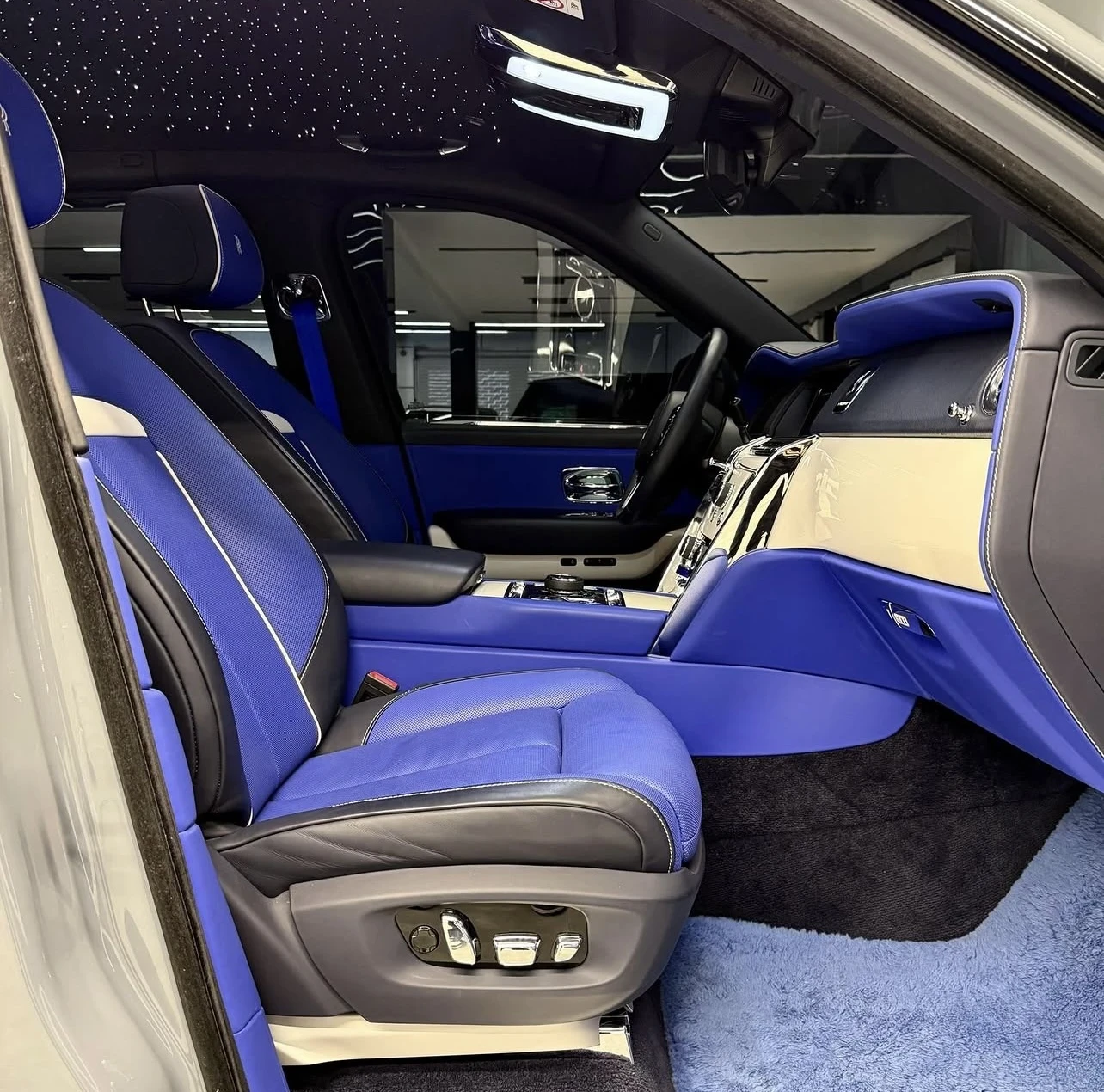 Rolls-Royce Cullinan Silver Badge, снимка 6 - Автомобили и джипове - 54402370
