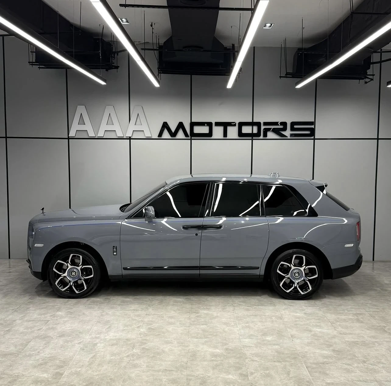 Rolls-Royce Cullinan Silver Badge